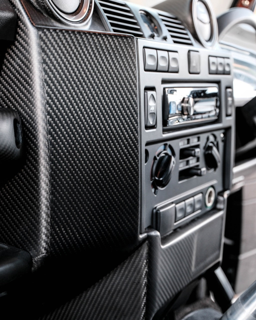 DEFENDER DRY CARBON PUMA DASHBOARD