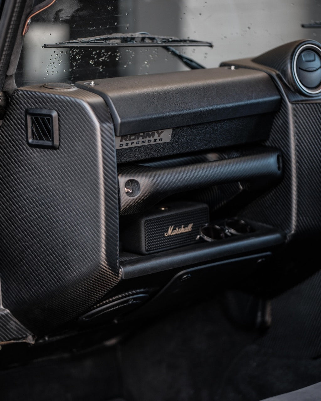 DEFENDER DRY CARBON PUMA DASHBOARD