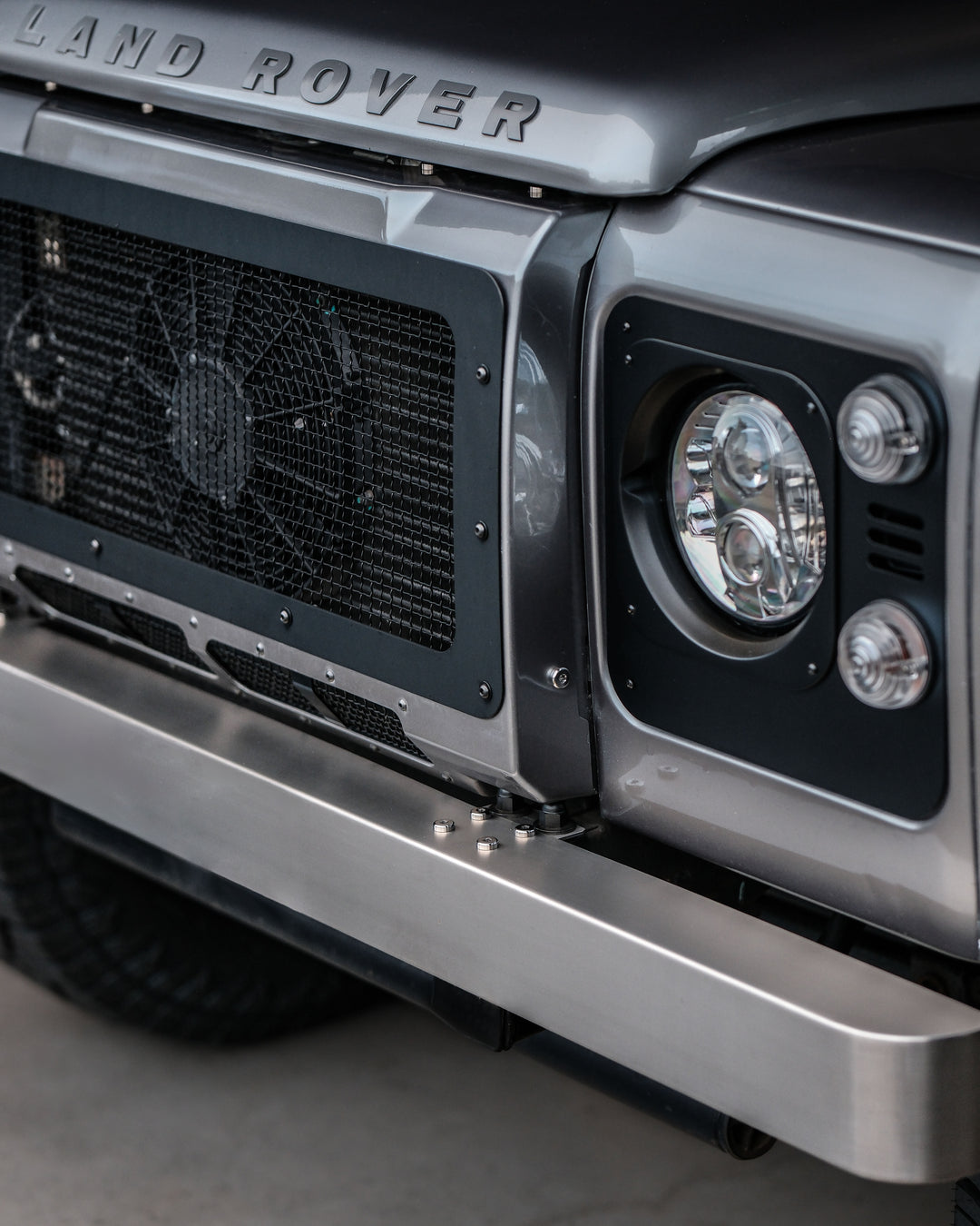 DEFENDER STAINLESS STEEL LOWER GRILLE