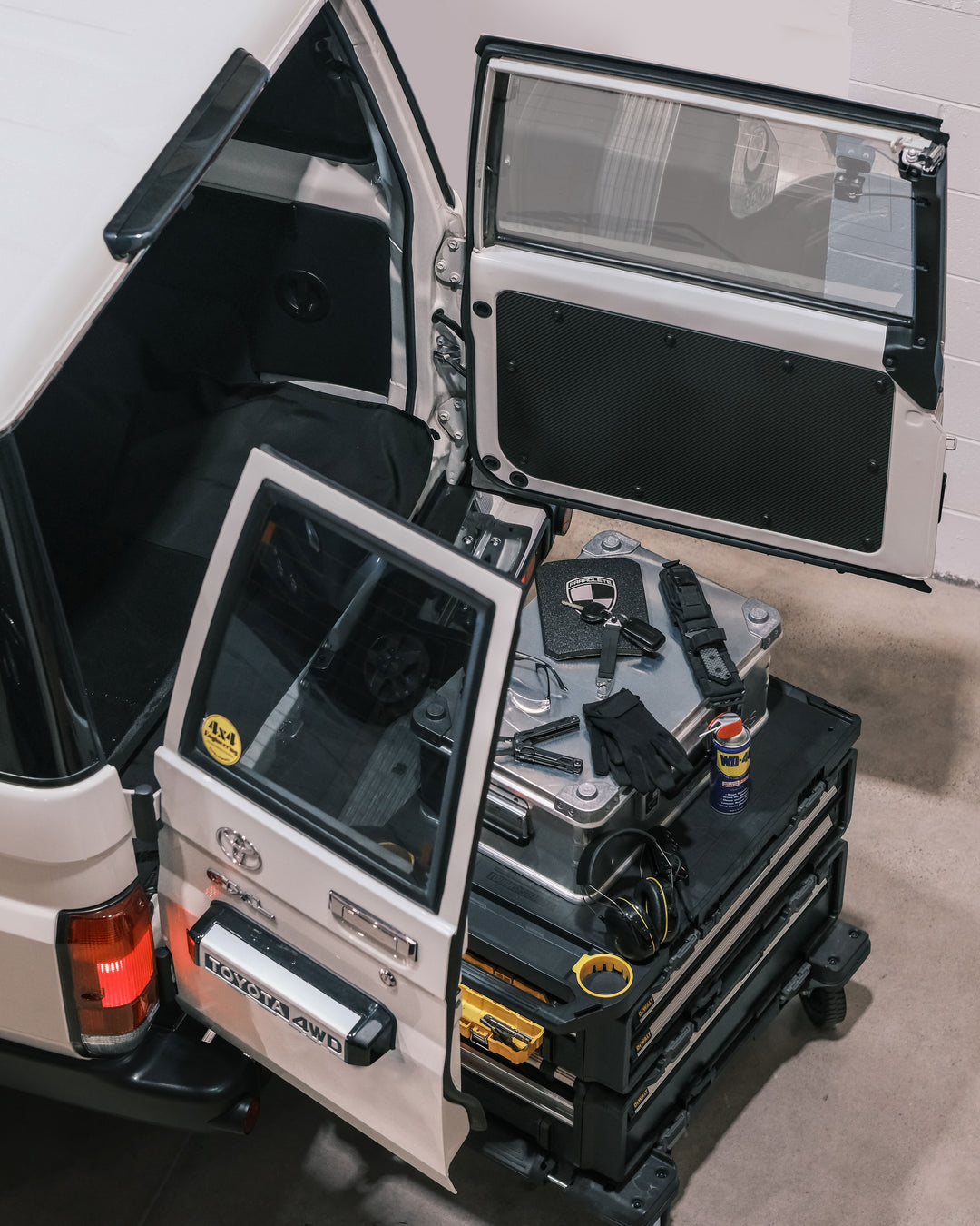 ROHMY DRY CARBON TRUNK DOOR TRIM PACK