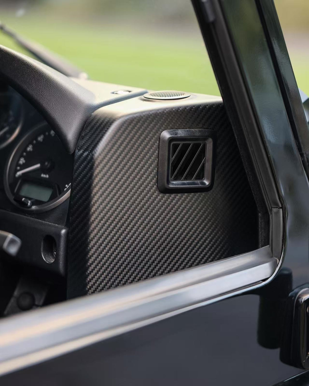 DEFENDER DRY CARBON PUMA DASHBOARD