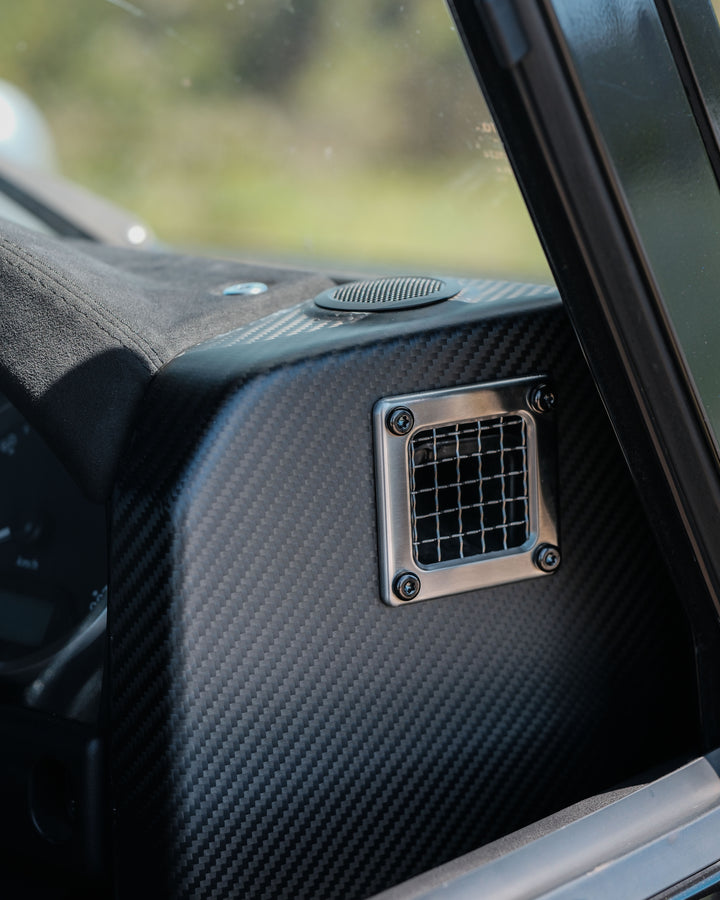 DEFENDER DRY CARBON PUMA DASHBOARD