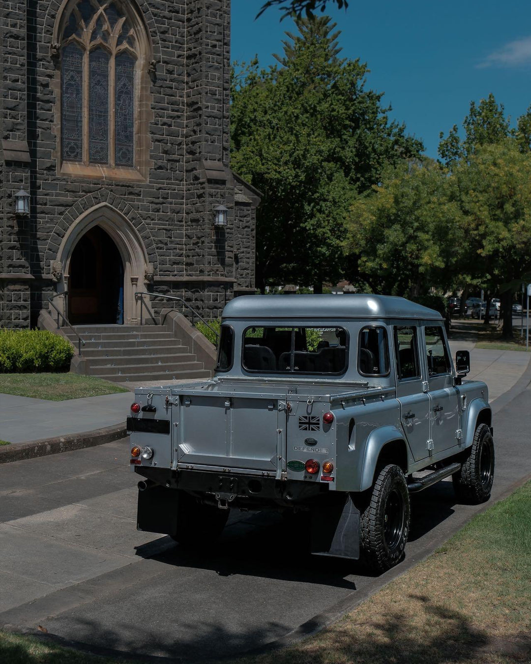 LAND ROVER SKYFALL SILVER DEFENDER 110 UTE – ROHMY AUSTRALIA